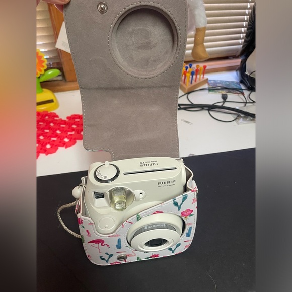 FujiFilm Instax Mini 7s Instant Camera with Cactus Flamingo Case  and Film - Picture 12 of 14